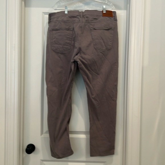 Lucky Brand Athletic Straight Jeans 40x30 gray some wear and tear in pictures - Picture 3 of 6